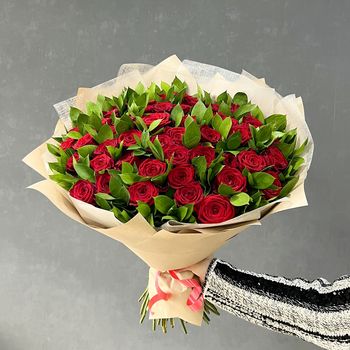 Букет из розы с зеленью Тезуко с доставкой (1)